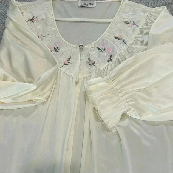 Vintage VANITY FAIR Women's Long Nightgown Sleepwear Flowers Lace Pockets Sz M - Picture 8 of 11